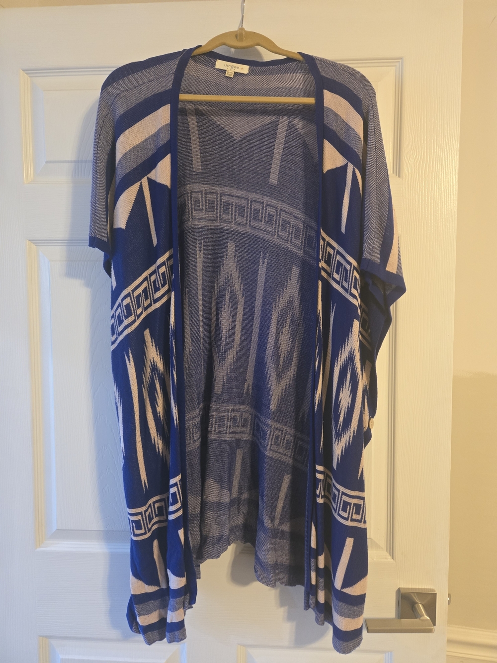 Umgee Blue and Cream Open-Front Patterned Knit Shrug